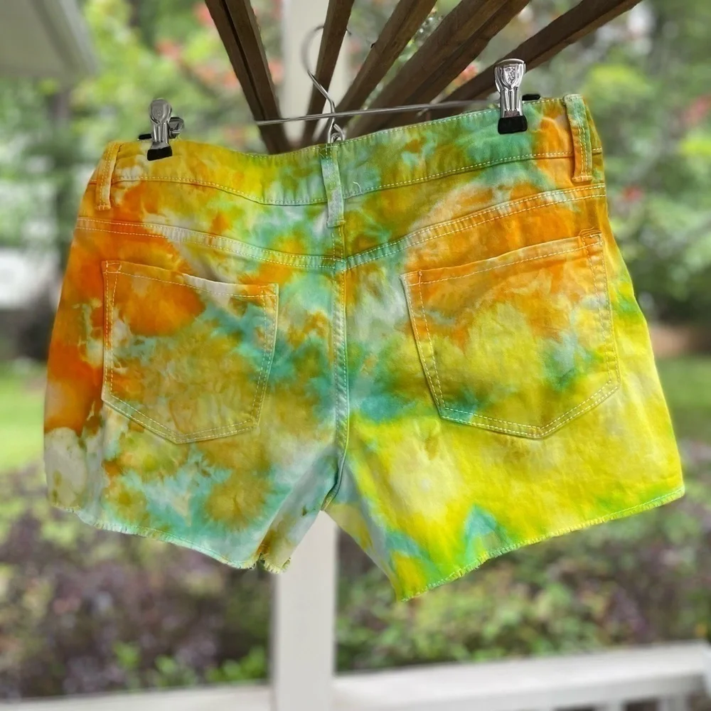 Faded glory hand crafted tie dye stretch shorts Size 8 - Picture 2 of 6